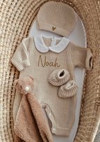 Combinaison naissance - Col - Beige- Prénom + symbole